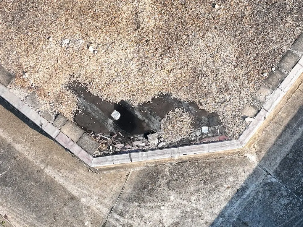 Blocked roof outlet
