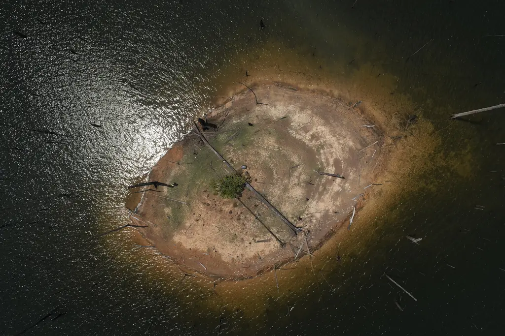 The take-off island; the marks on the ground are the crew’s